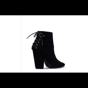 Women’s boot Shoedazzle Ridley lace up boot